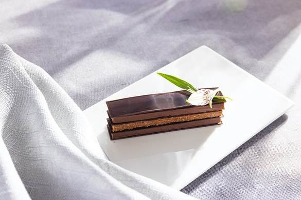 RSSC, Seven Seas Grandeur, Chartreuse 1.jpg